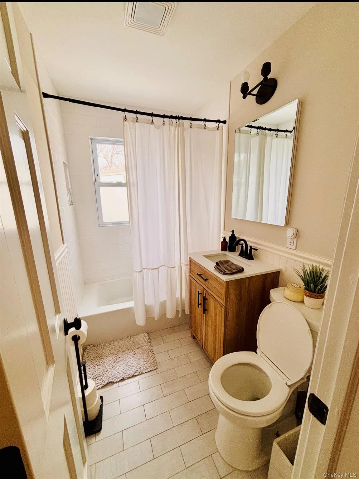 201-07 23rd Avenue, New York, NY, 3 Bedrooms Bedrooms, 6 Rooms Rooms,2 BathroomsBathrooms,Residential Lease,For Rent,23rd,0,986886 201-07 23rd Avenue, New York, NY, 3 Bedrooms Bedrooms, 6 Rooms Rooms,2 BathroomsBathrooms,Residential Lease,For Rent,23rd,0,986886