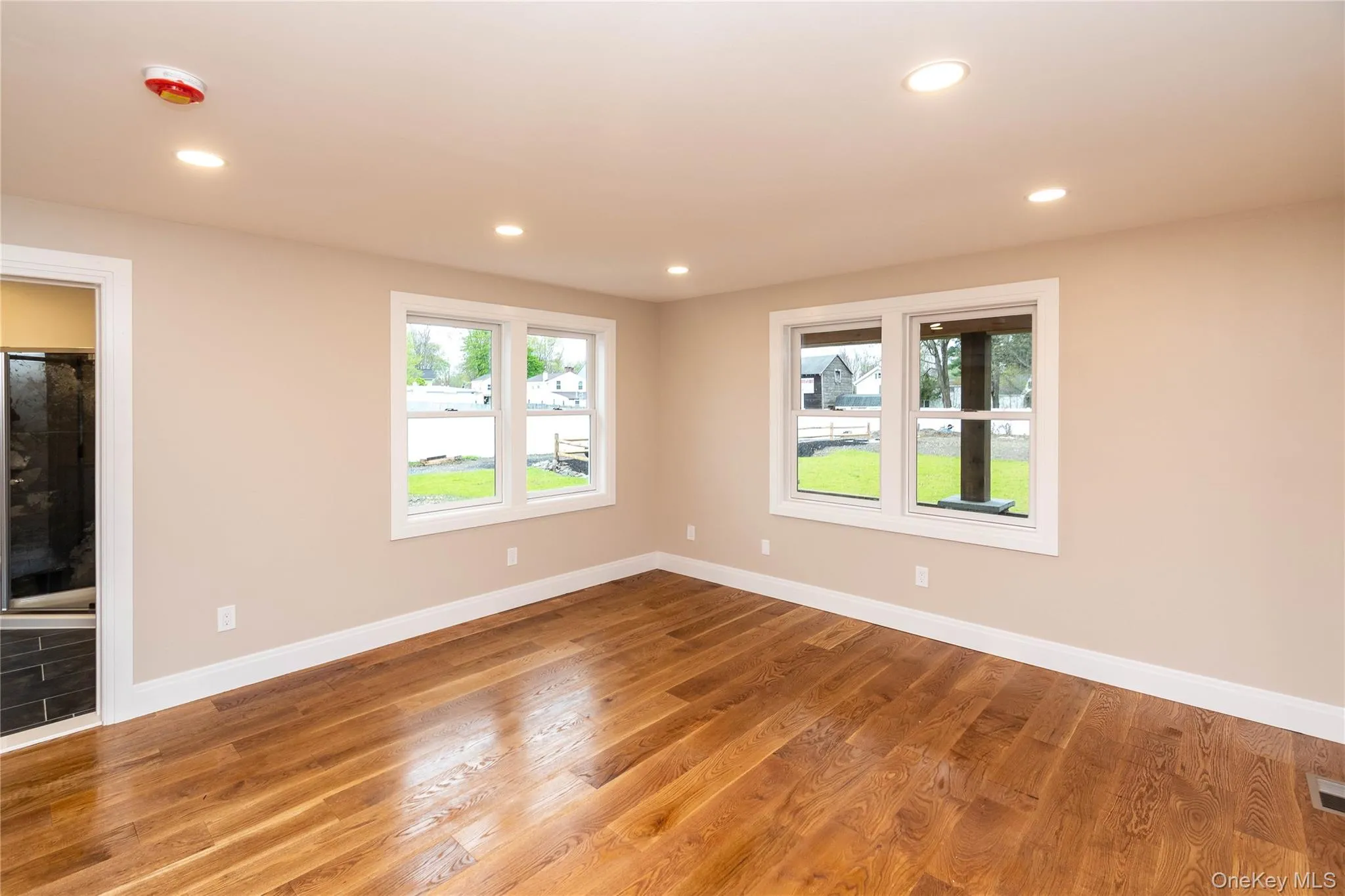 Office/Business Separate Entrance Office/Business Separate Entrance