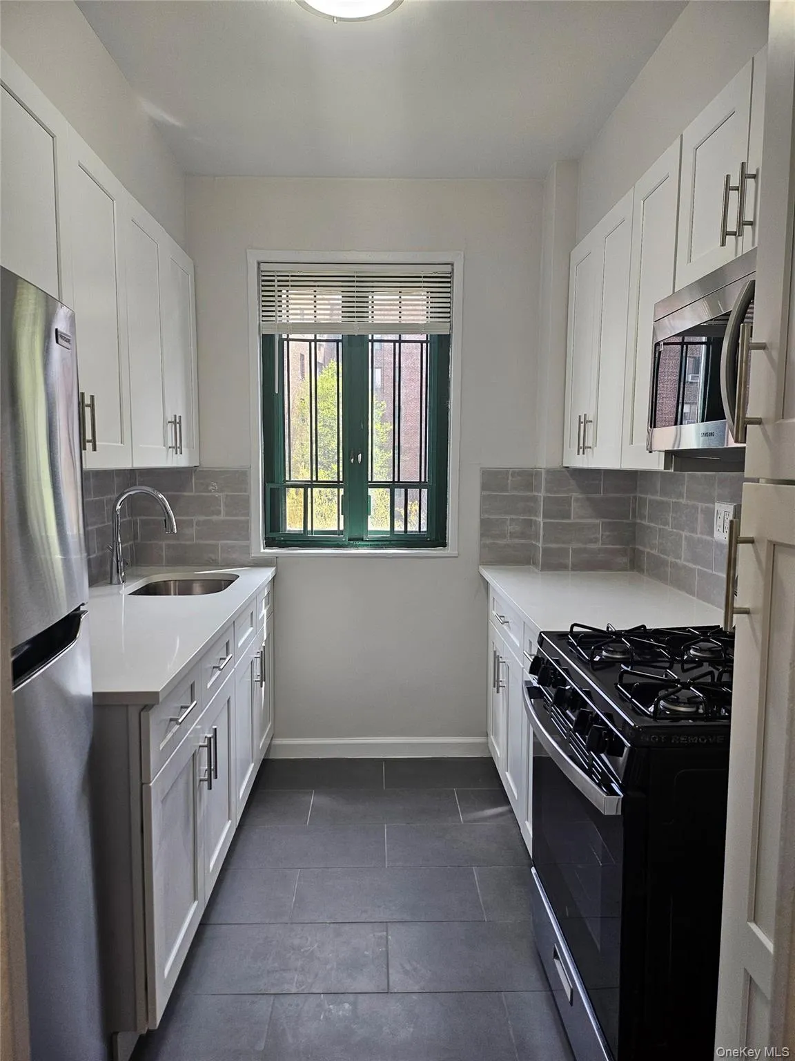 1705 Purdy Street, New York, NY, 3 Bedrooms Bedrooms, 6 Rooms Rooms,1 BathroomBathrooms,Residential,For Rent,Purdy,0,986975 1705 Purdy Street, New York, NY, 3 Bedrooms Bedrooms, 6 Rooms Rooms,1 BathroomBathrooms,Residential,For Rent,Purdy,0,986975