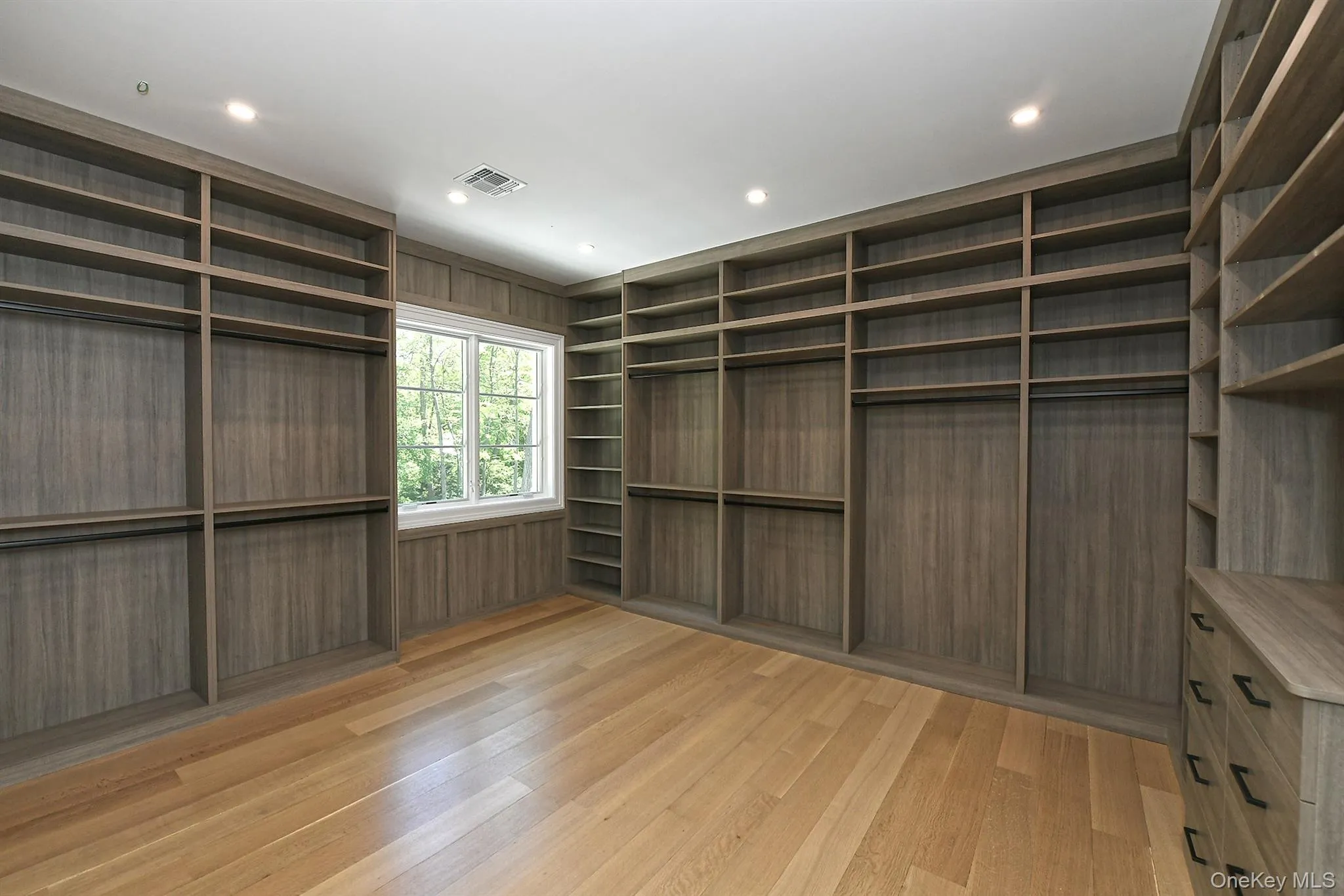 20 Knollwood Road, Oyster Bay, NY, 6 Bedrooms Bedrooms, 10 Rooms Rooms,7 BathroomsBathrooms,Residential,For Rent,Knollwood,0,986988 20 Knollwood Road, Oyster Bay, NY, 6 Bedrooms Bedrooms, 10 Rooms Rooms,7 BathroomsBathrooms,Residential,For Rent,Knollwood,0,986988
