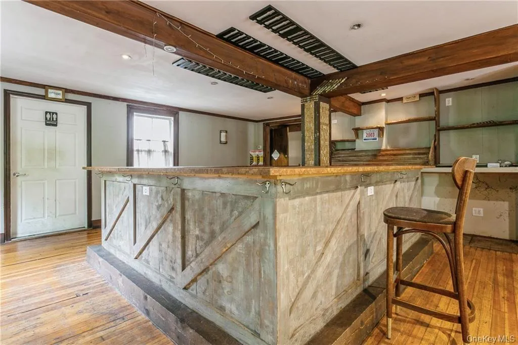 Bar Bar