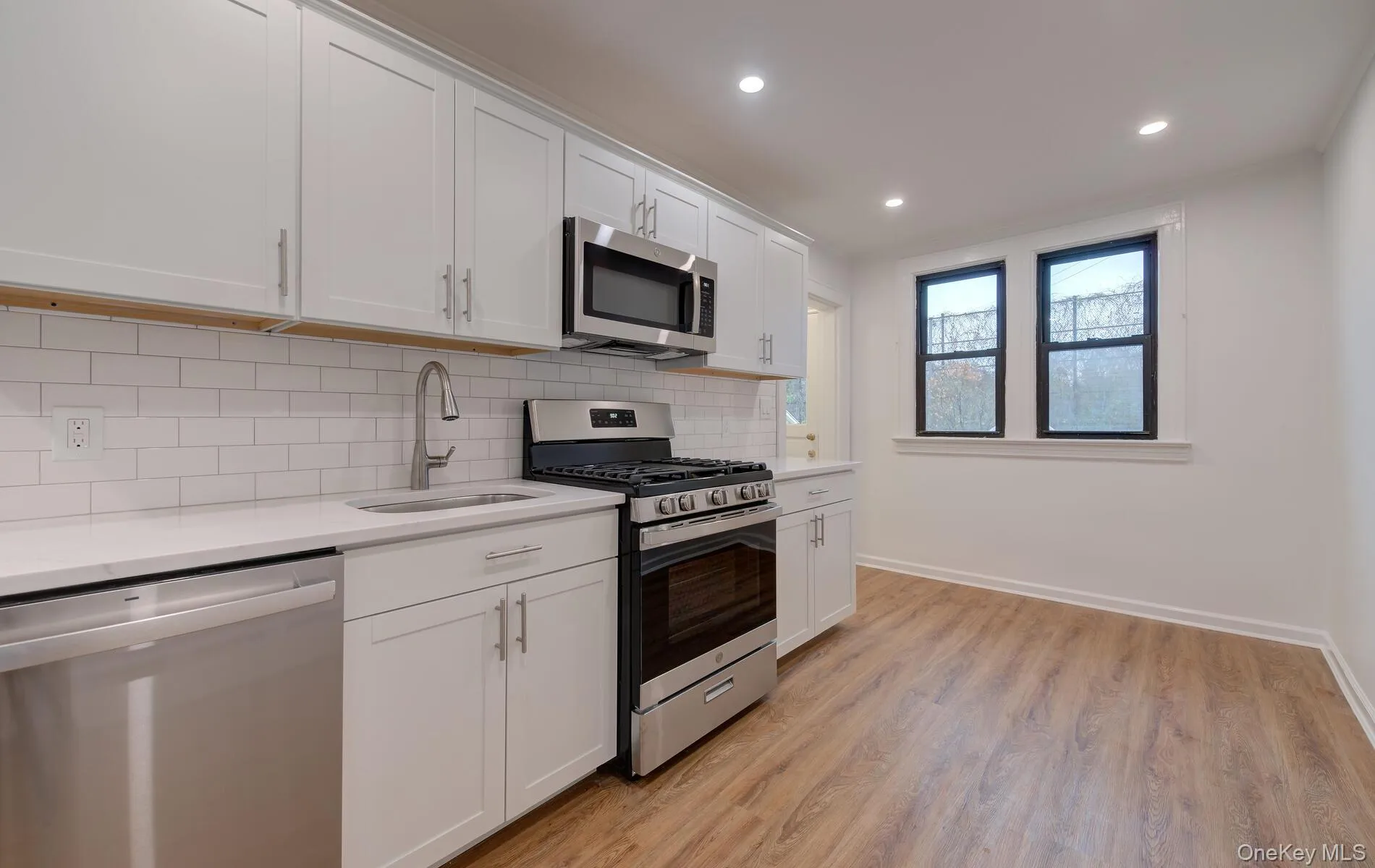 23 Park Avenue, Oyster Bay, NY, 1 Bedroom Bedrooms, 4 Rooms Rooms,1 BathroomBathrooms,Residential Lease,For Rent,Park,0,987017 23 Park Avenue, Oyster Bay, NY, 1 Bedroom Bedrooms, 4 Rooms Rooms,1 BathroomBathrooms,Residential Lease,For Rent,Park,0,987017