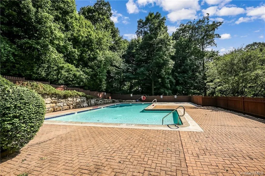 39 Foxwood Circle, Mount Kisco, NY, 1 Bedroom Bedrooms, 4 Rooms Rooms,1 BathroomBathrooms,Residential Lease,For Rent,Foxwood,0,987050 39 Foxwood Circle, Mount Kisco, NY, 1 Bedroom Bedrooms, 4 Rooms Rooms,1 BathroomBathrooms,Residential Lease,For Rent,Foxwood,0,987050