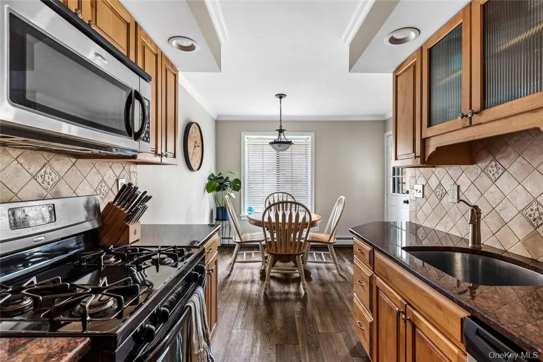 39 Foxwood Circle, Mount Kisco, NY, 1 Bedroom Bedrooms, 4 Rooms Rooms,1 BathroomBathrooms,Residential Lease,For Rent,Foxwood,0,987050 39 Foxwood Circle, Mount Kisco, NY, 1 Bedroom Bedrooms, 4 Rooms Rooms,1 BathroomBathrooms,Residential Lease,For Rent,Foxwood,0,987050