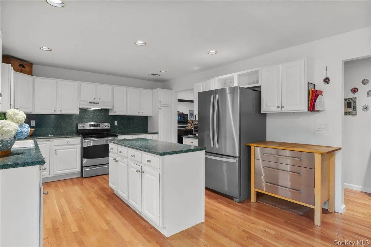 47 Driftwood, Somers, NY, 3 Bedrooms Bedrooms, 9 Rooms Rooms,3 BathroomsBathrooms,Residential,For Rent,Driftwood,0,987127 47 Driftwood, Somers, NY, 3 Bedrooms Bedrooms, 9 Rooms Rooms,3 BathroomsBathrooms,Residential,For Rent,Driftwood,0,987127