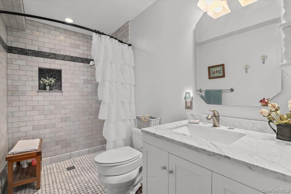 Lower Level Bathroom with shower Lower Level Bathroom with shower