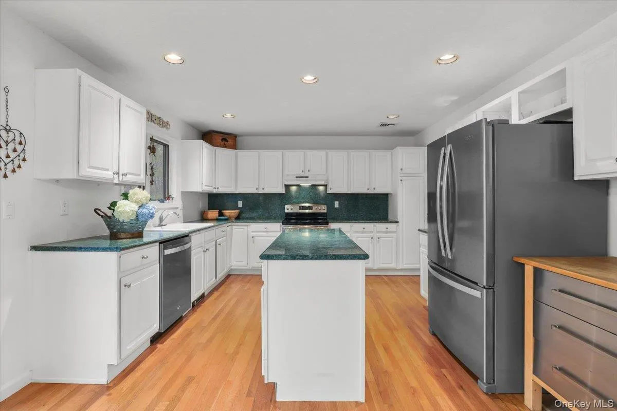 47 Driftwood, Somers, NY, 3 Bedrooms Bedrooms, 9 Rooms Rooms,3 BathroomsBathrooms,Residential,For Rent,Driftwood,0,987127 47 Driftwood, Somers, NY, 3 Bedrooms Bedrooms, 9 Rooms Rooms,3 BathroomsBathrooms,Residential,For Rent,Driftwood,0,987127