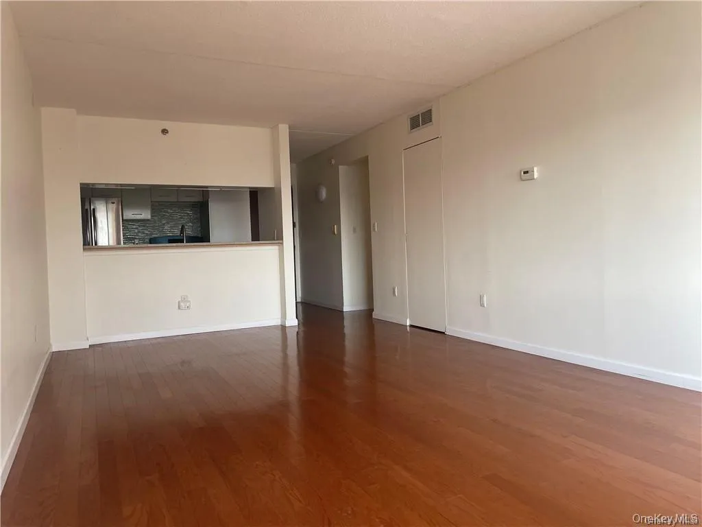 4 Martine Avenue, White Plains, NY, 1 Bedroom Bedrooms, 2 Rooms Rooms,1 BathroomBathrooms,Residential Lease,For Rent,Martine,0,987128 4 Martine Avenue, White Plains, NY, 1 Bedroom Bedrooms, 2 Rooms Rooms,1 BathroomBathrooms,Residential Lease,For Rent,Martine,0,987128