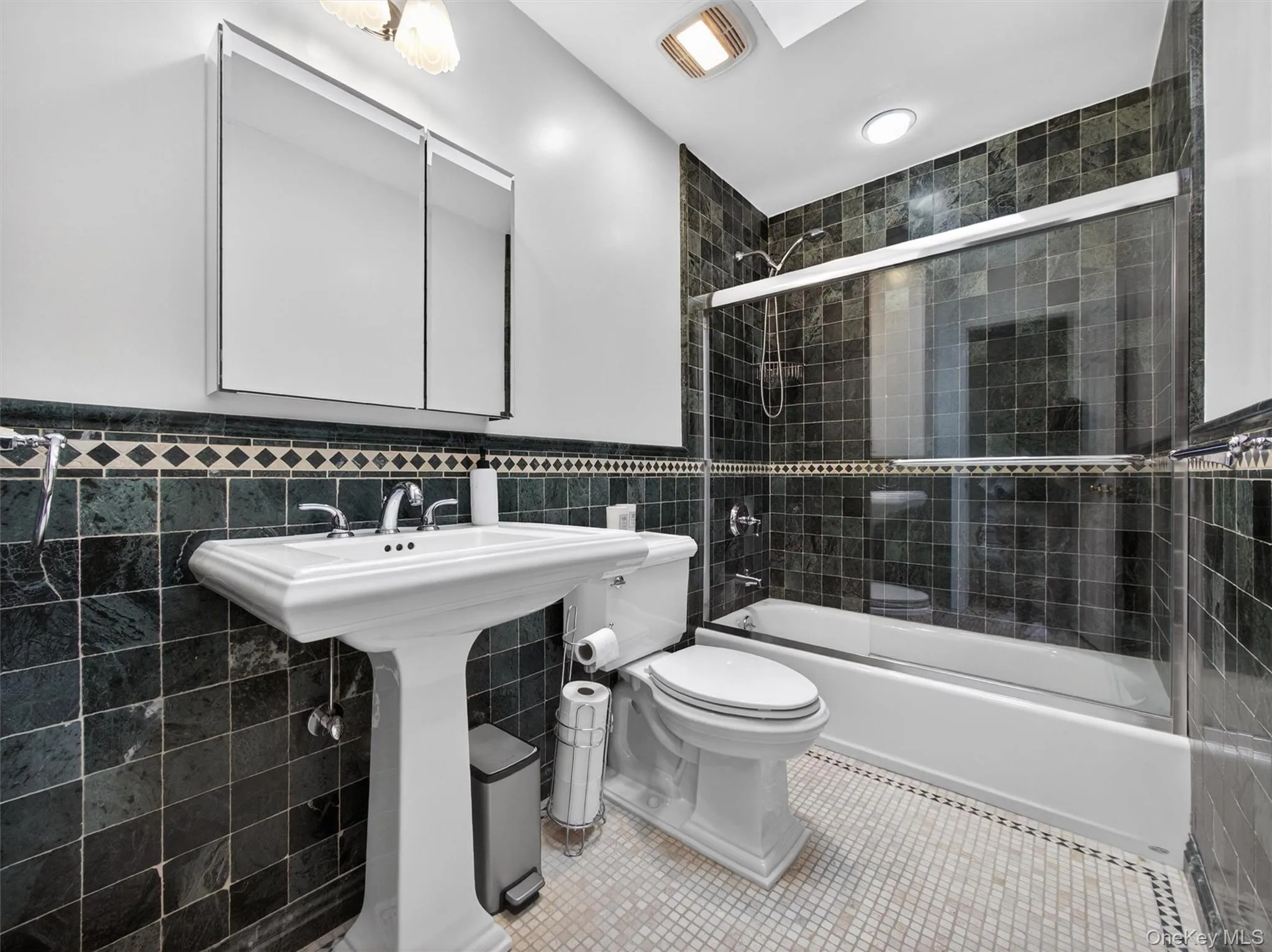 58A New Hempstead Road, Clarkstown, NY, 5 Bedrooms Bedrooms, 7 Rooms Rooms,3 BathroomsBathrooms,Residential,For Rent,New Hempstead,0,987134 58A New Hempstead Road, Clarkstown, NY, 5 Bedrooms Bedrooms, 7 Rooms Rooms,3 BathroomsBathrooms,Residential,For Rent,New Hempstead,0,987134