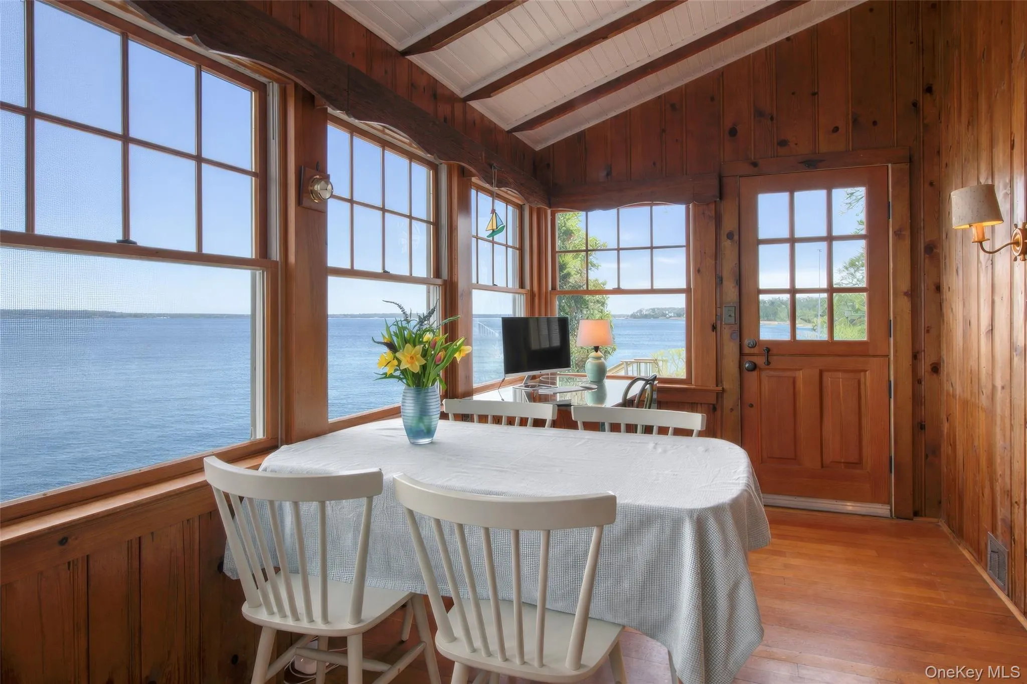 Waterfront dining Waterfront dining