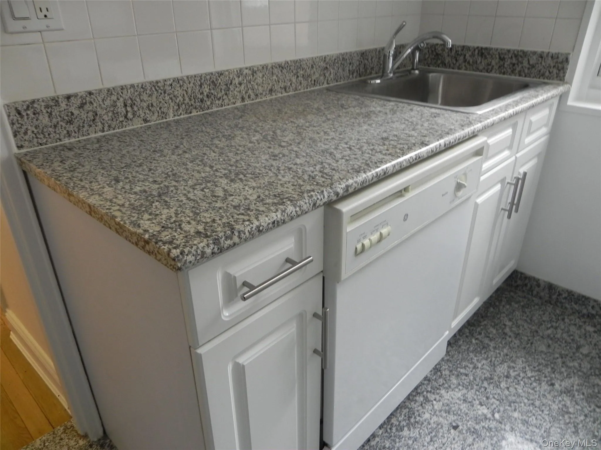11 Schenck Avenue, North Hempstead, NY, 1 Bedroom Bedrooms, 3 Rooms Rooms,1 BathroomBathrooms,Residential Lease,For Rent,Schenck,0,987157 11 Schenck Avenue, North Hempstead, NY, 1 Bedroom Bedrooms, 3 Rooms Rooms,1 BathroomBathrooms,Residential Lease,For Rent,Schenck,0,987157