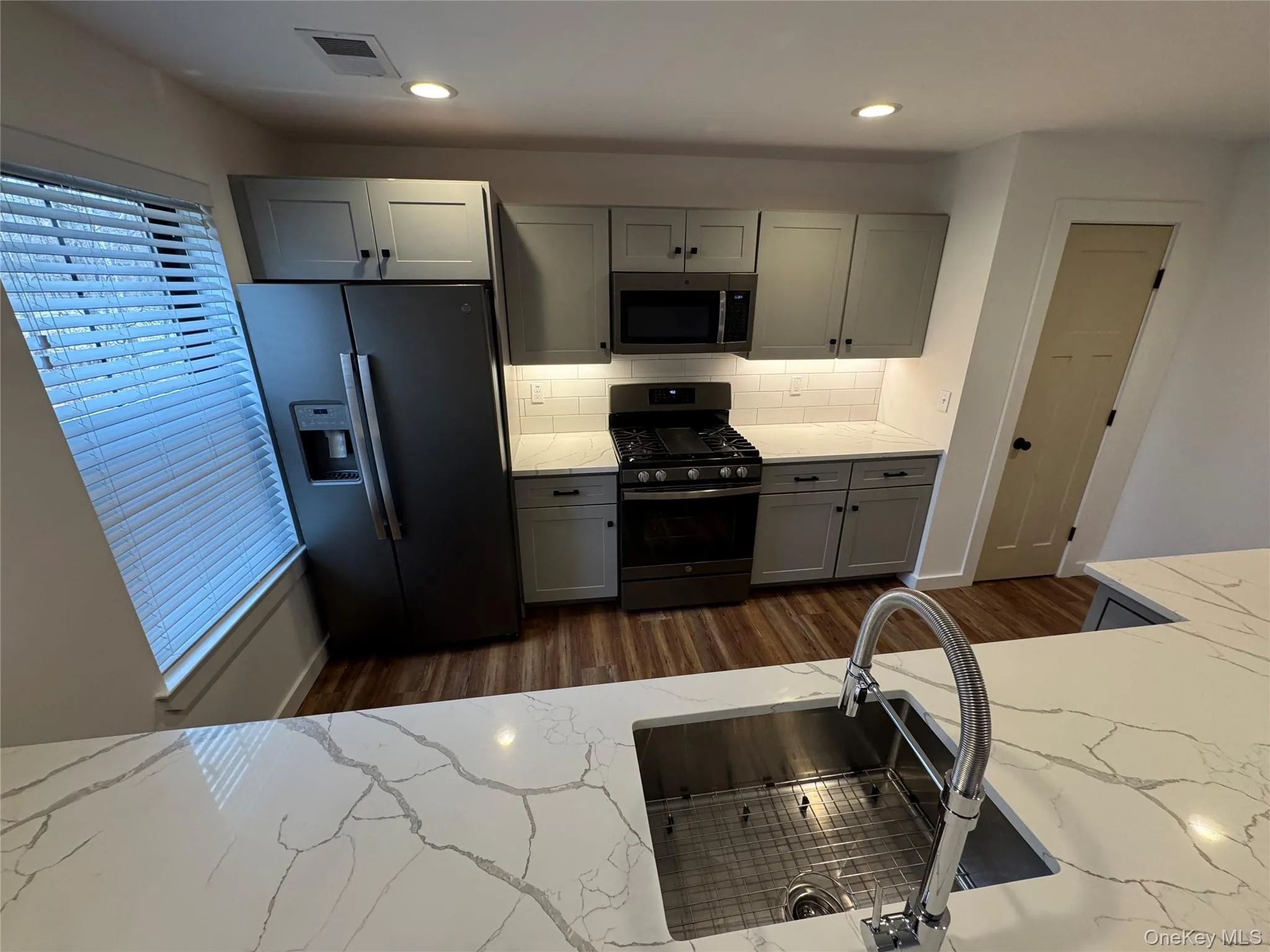 669 SHEAFE Road, Poughkeepsie (town), NY, 2 Bedrooms Bedrooms, 4 Rooms Rooms,2 BathroomsBathrooms,Residential Lease,For Rent,SHEAFE,0,987179 669 SHEAFE Road, Poughkeepsie (town), NY, 2 Bedrooms Bedrooms, 4 Rooms Rooms,2 BathroomsBathrooms,Residential Lease,For Rent,SHEAFE,0,987179