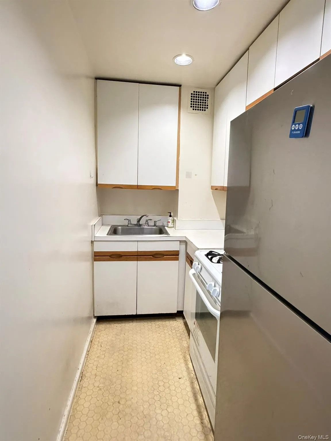 185 Middle Neck Road, North Hempstead, NY, 1 Bedroom Bedrooms, 5 Rooms Rooms,1 BathroomBathrooms,Residential,For Rent,Middle Neck,0,987181 185 Middle Neck Road, North Hempstead, NY, 1 Bedroom Bedrooms, 5 Rooms Rooms,1 BathroomBathrooms,Residential,For Rent,Middle Neck,0,987181