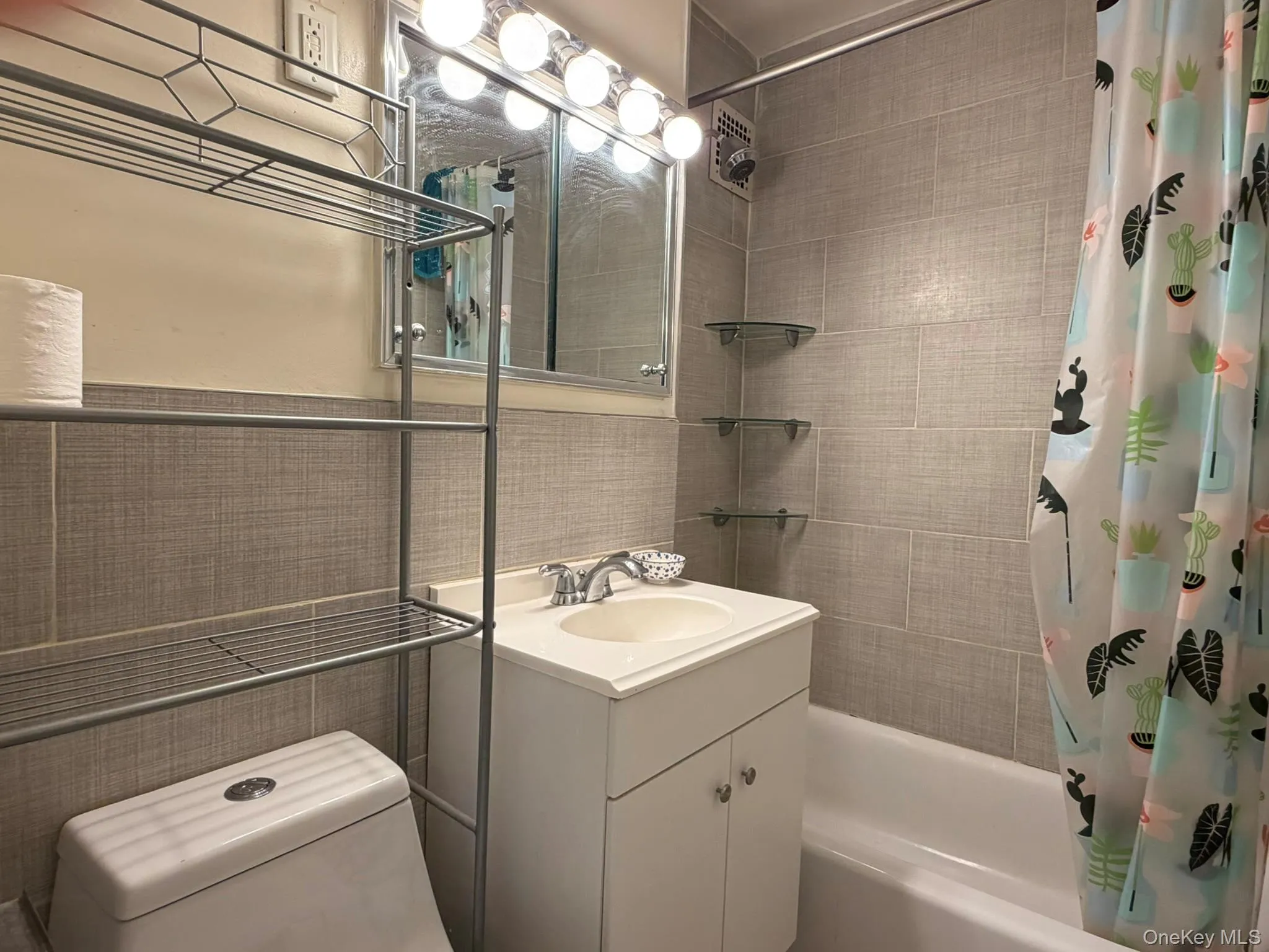 185 Middle Neck Road, North Hempstead, NY, 1 Bedroom Bedrooms, 5 Rooms Rooms,1 BathroomBathrooms,Residential,For Rent,Middle Neck,0,987181 185 Middle Neck Road, North Hempstead, NY, 1 Bedroom Bedrooms, 5 Rooms Rooms,1 BathroomBathrooms,Residential,For Rent,Middle Neck,0,987181