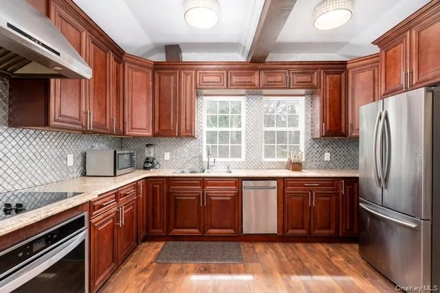 Gourmet Kitchen with wood cabitnetry, granite tops, stainless appliances Gourmet Kitchen with wood cabitnetry, granite tops, stainless appliances