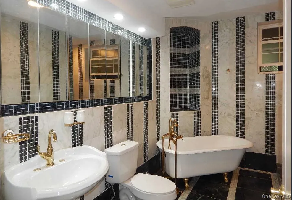 Pedestal sink, elegant tub and separate shower Pedestal sink, elegant tub and separate shower