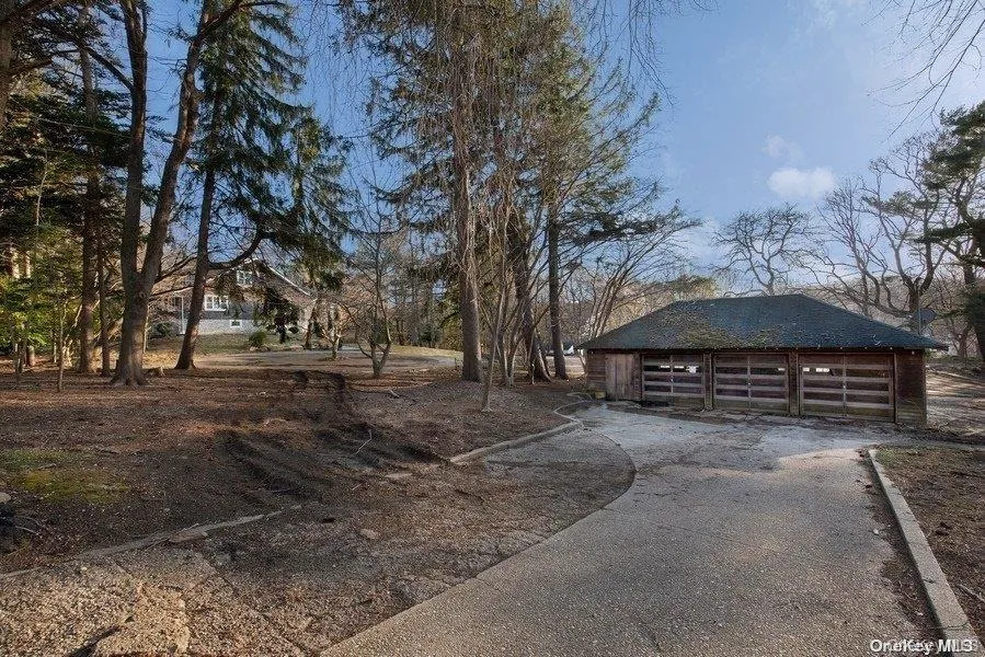 Garage on lot with house Garage on lot with house