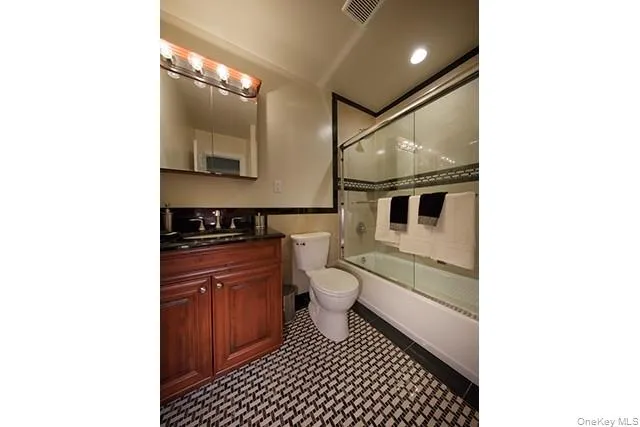 8 Hygate Place, Brookhaven, NY, 1 Bedroom Bedrooms, 4 Rooms Rooms,1 BathroomBathrooms,Residential Lease,For Rent,Hygate,0,987196 8 Hygate Place, Brookhaven, NY, 1 Bedroom Bedrooms, 4 Rooms Rooms,1 BathroomBathrooms,Residential Lease,For Rent,Hygate,0,987196