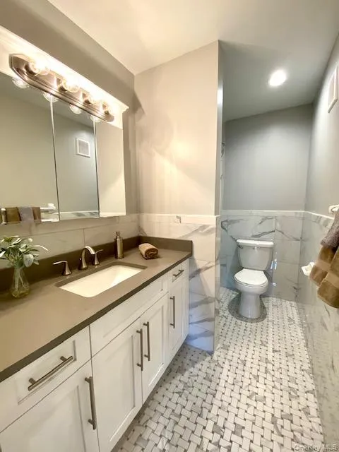 85 Westwood Drive, North Hempstead, NY, 2 Bedrooms Bedrooms, 5 Rooms Rooms,2 BathroomsBathrooms,Residential Lease,For Rent,Westwood,0,987207 85 Westwood Drive, North Hempstead, NY, 2 Bedrooms Bedrooms, 5 Rooms Rooms,2 BathroomsBathrooms,Residential Lease,For Rent,Westwood,0,987207