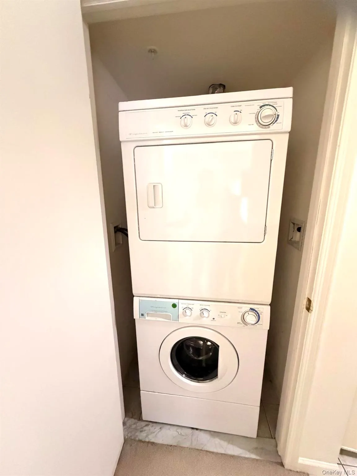 139 Ruth Court, Middletown, NY, 2 Bedrooms Bedrooms, 6 Rooms Rooms,2 BathroomsBathrooms,Residential Lease,For Rent,Ruth,0,987209 139 Ruth Court, Middletown, NY, 2 Bedrooms Bedrooms, 6 Rooms Rooms,2 BathroomsBathrooms,Residential Lease,For Rent,Ruth,0,987209