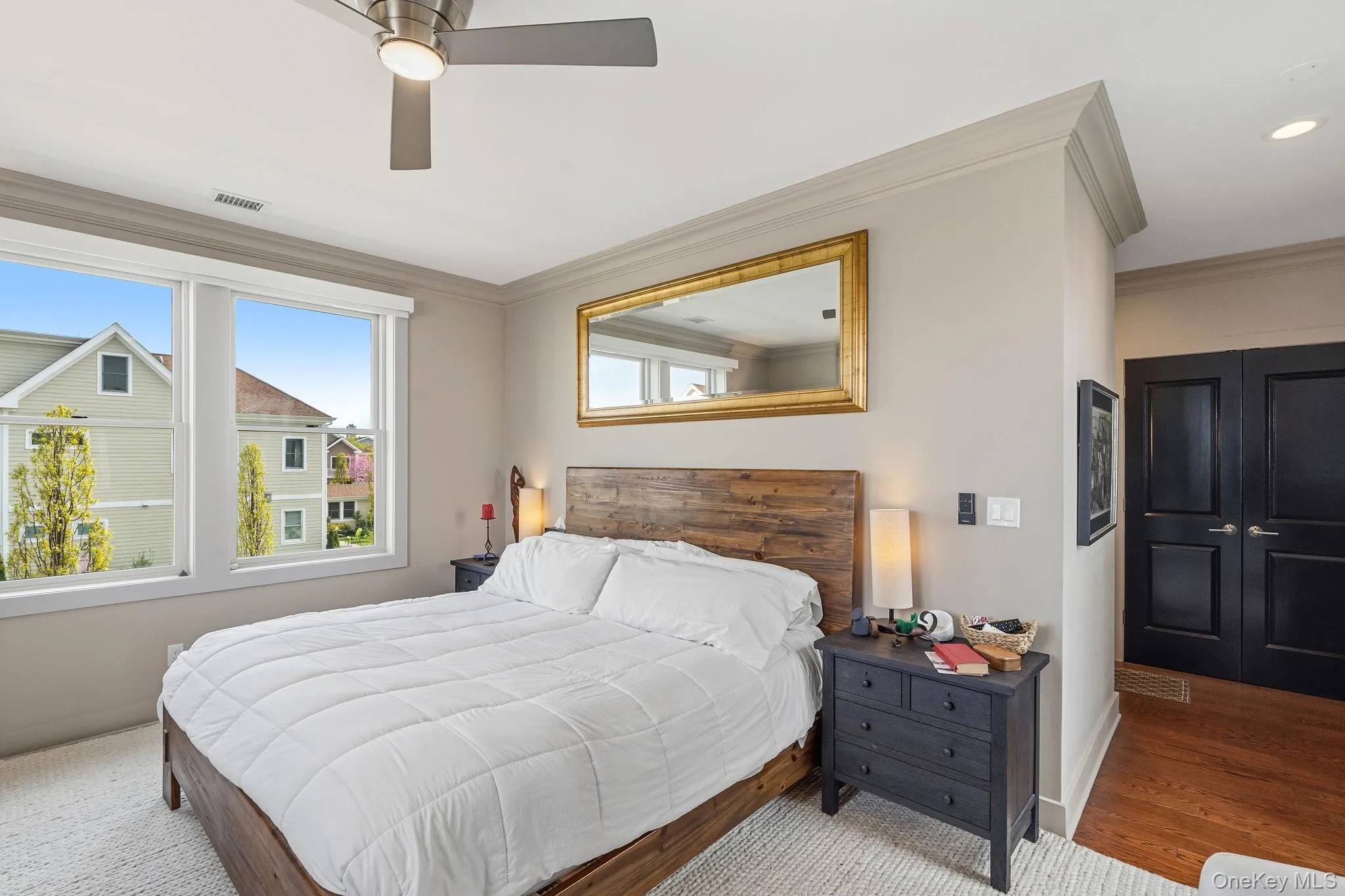 Master Bed with en- suite Master Bed with en- suite