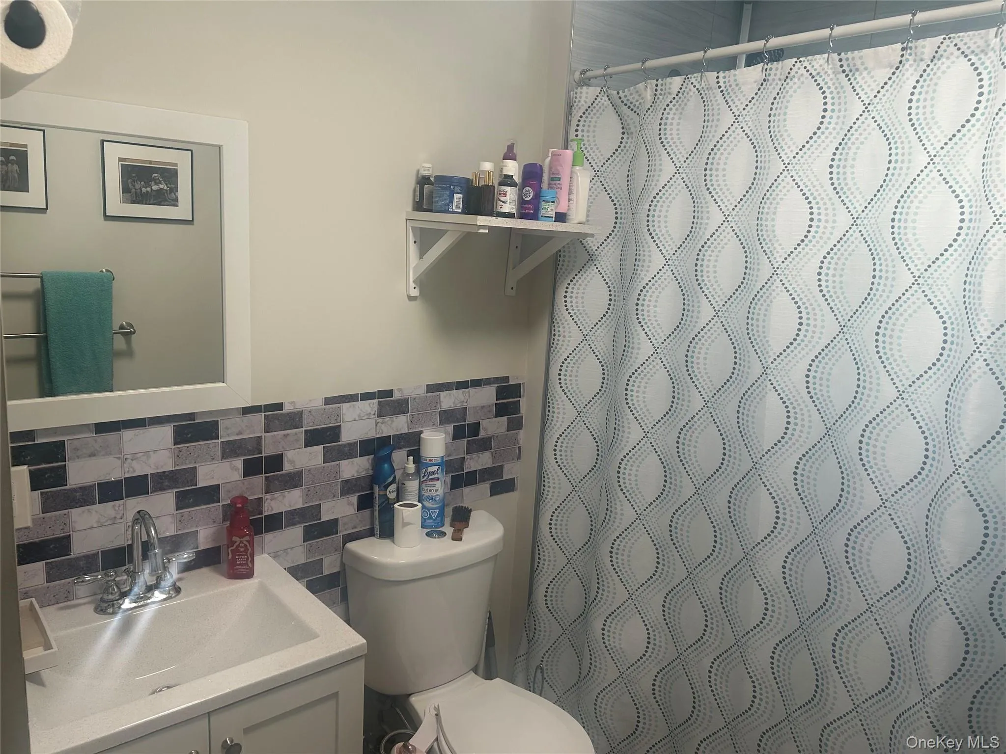 1st Bathroom on the main floor m.. 1st Bathroom on the main floor m..