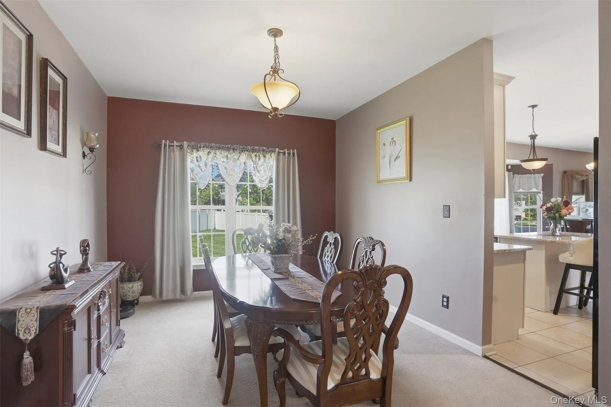 Formal dining room off of kitchen for hosting! Formal dining room off of kitchen for hosting!