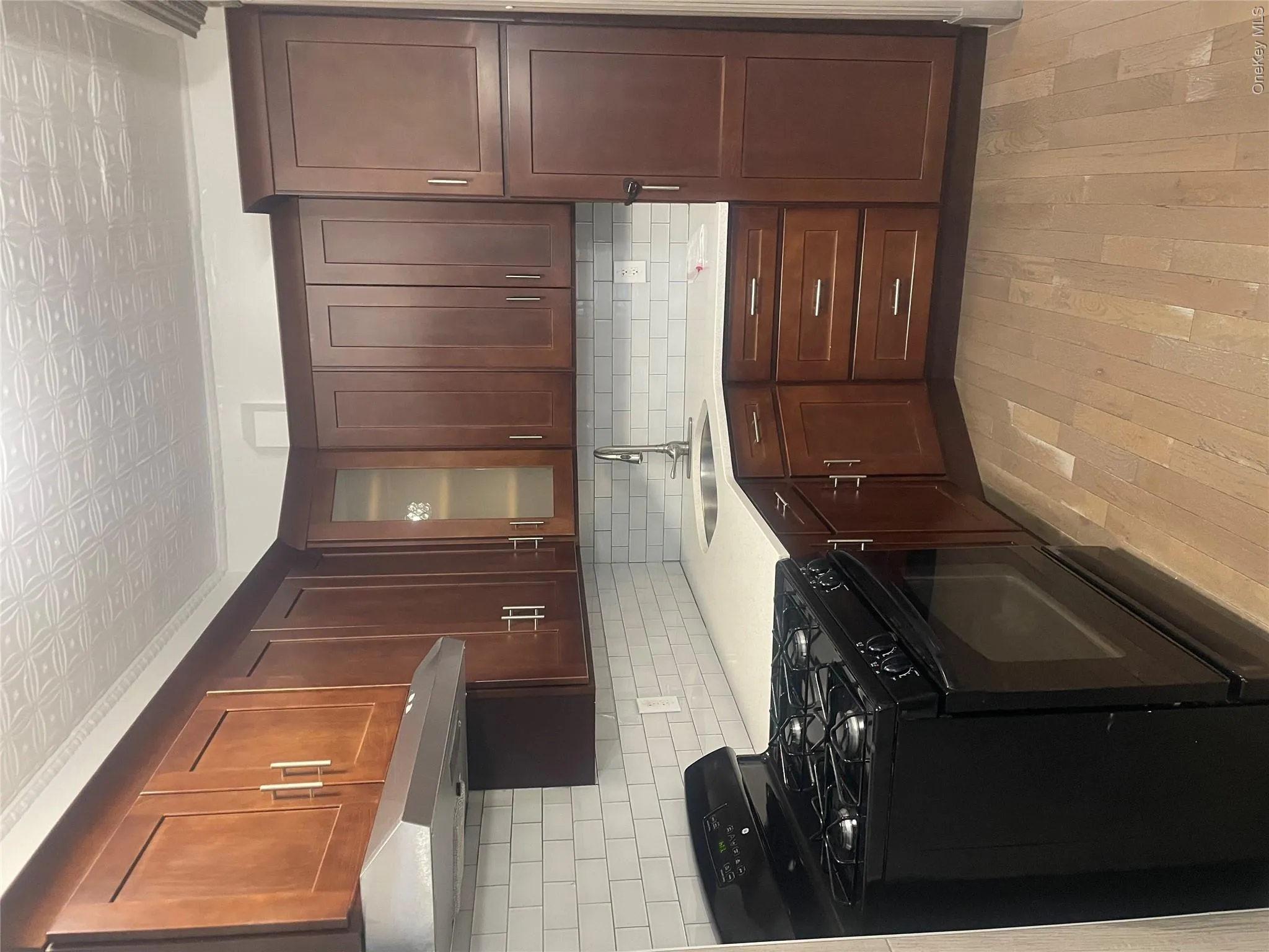 1720 Menahan Street, New York, NY, 3 Bedrooms Bedrooms, 5 Rooms Rooms,1 BathroomBathrooms,Residential Lease,For Rent,Menahan,0,987236 1720 Menahan Street, New York, NY, 3 Bedrooms Bedrooms, 5 Rooms Rooms,1 BathroomBathrooms,Residential Lease,For Rent,Menahan,0,987236