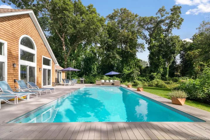 20 Cutter Court, East Hampton, New York 11937