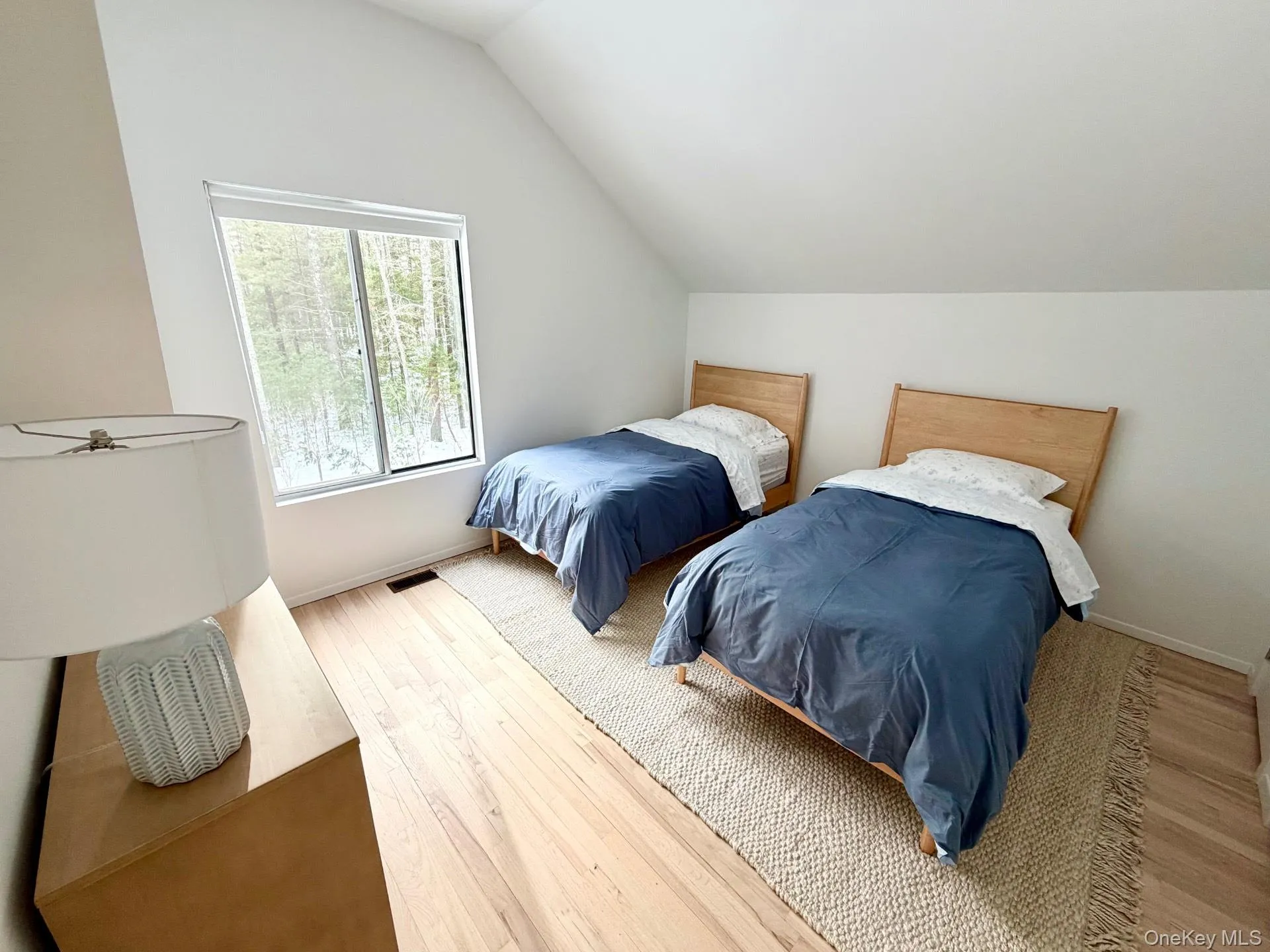 33 Oak Hill Lane, East Hampton, NY, 4 Bedrooms Bedrooms, 8 Rooms Rooms,3 BathroomsBathrooms,Residential Lease,For Rent,Oak Hill,0,987259 33 Oak Hill Lane, East Hampton, NY, 4 Bedrooms Bedrooms, 8 Rooms Rooms,3 BathroomsBathrooms,Residential Lease,For Rent,Oak Hill,0,987259
