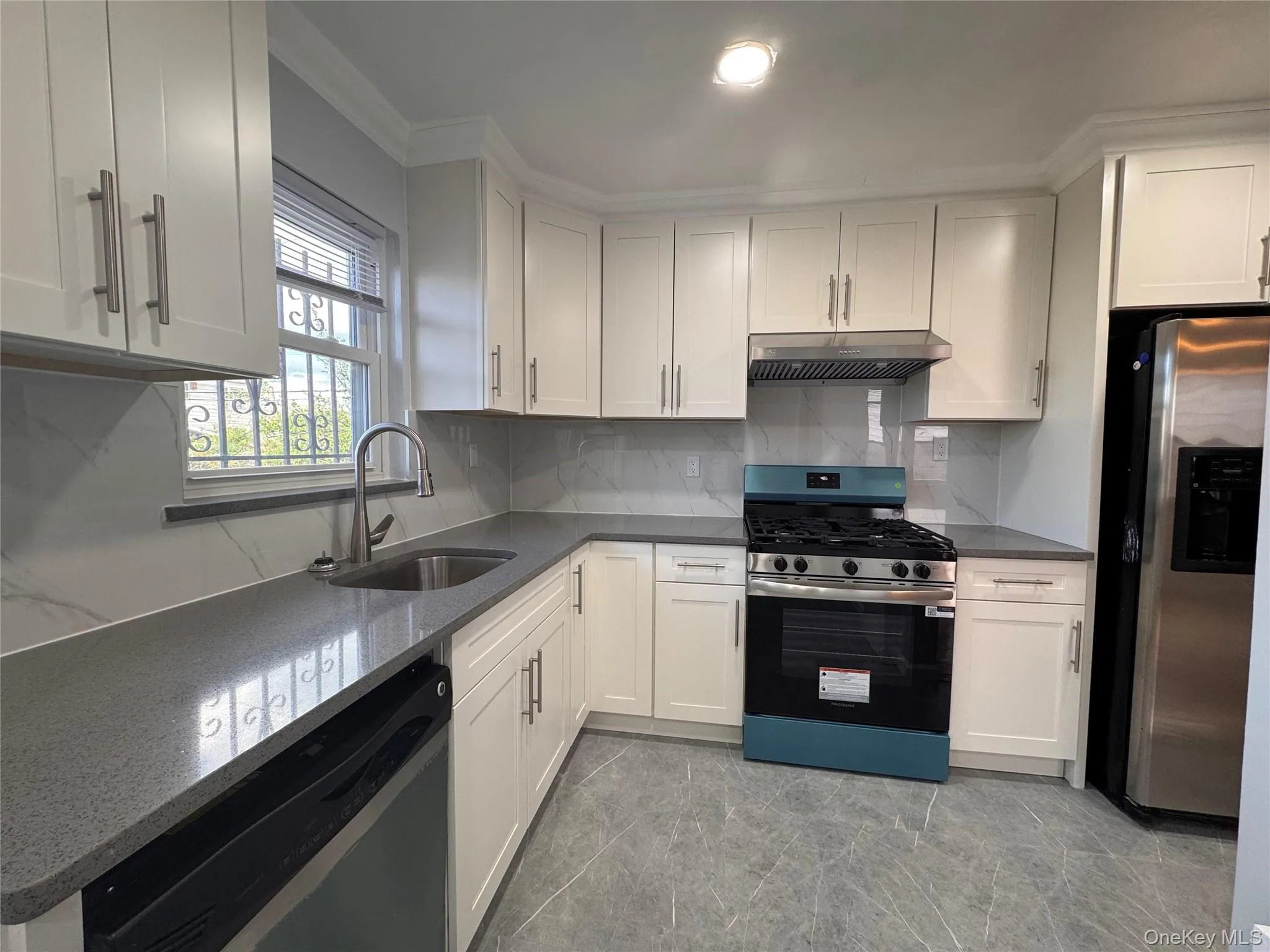 Modern Kitchen,, newly renovated on the first floor Modern Kitchen,, newly renovated on the first floor