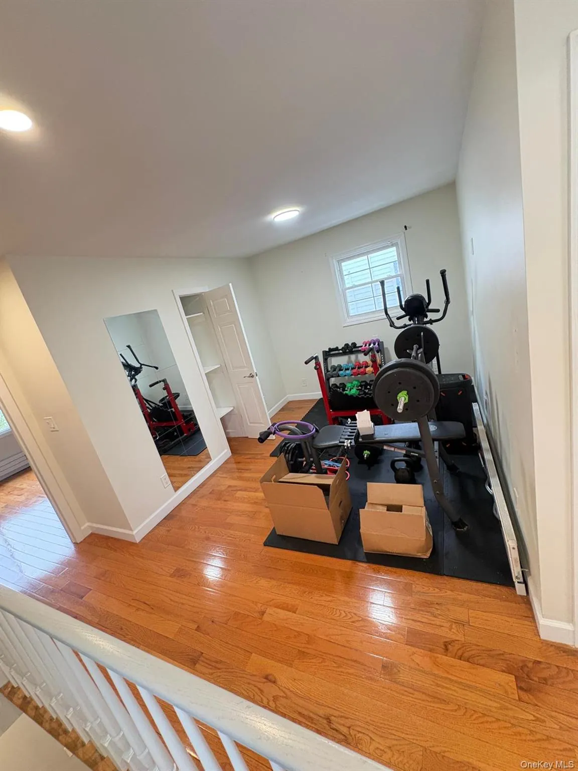 Additional Living space on 2nd floor that can be used as a exercise room, play room. Additional Living space on 2nd floor that can be used as a exercise room, play room.