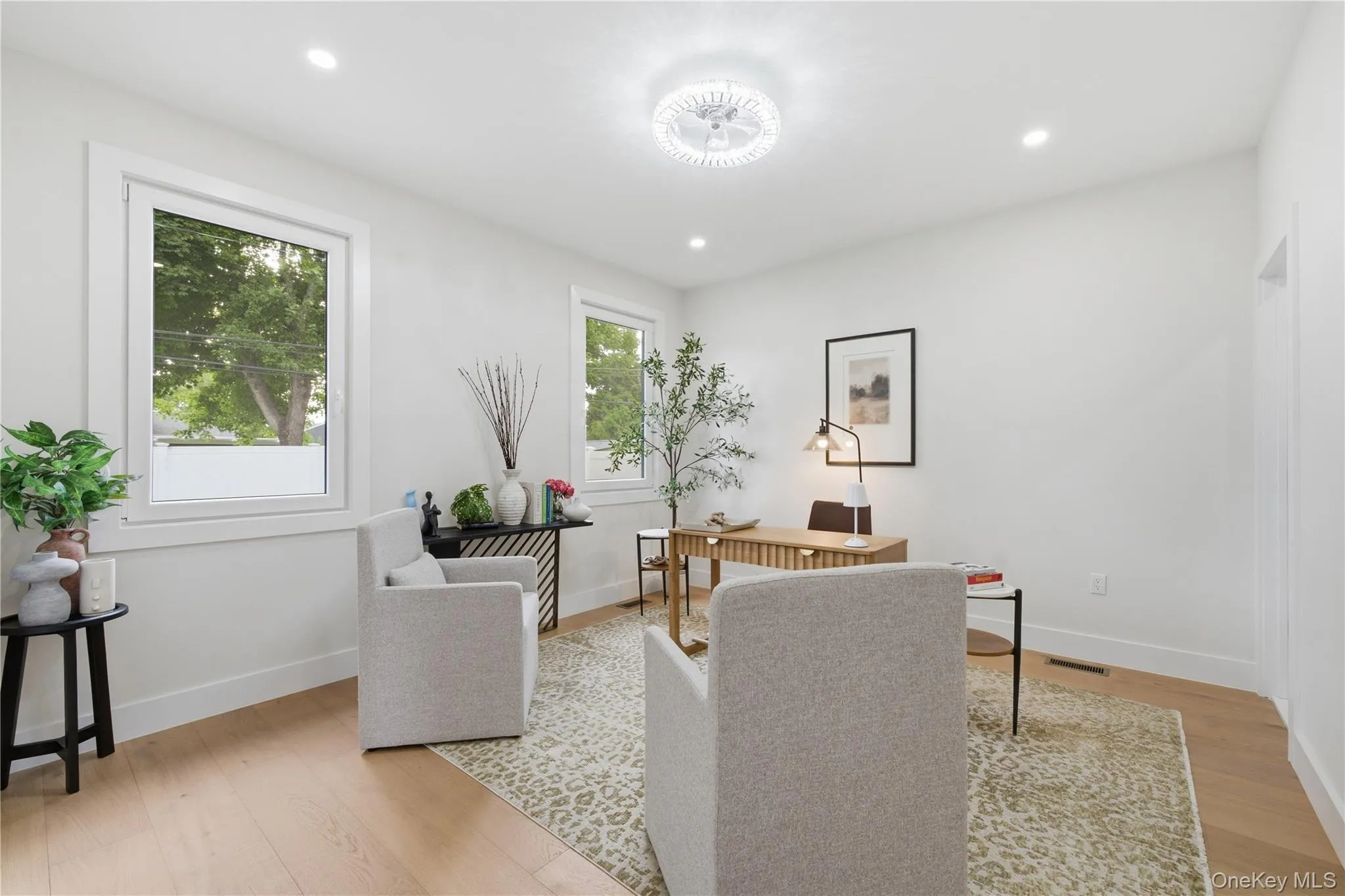 Bedroom with full bath can be used as an office, guest room, playroom right on 1st floor! Bedroom with full bath can be used as an office, guest room, playroom right on 1st floor!