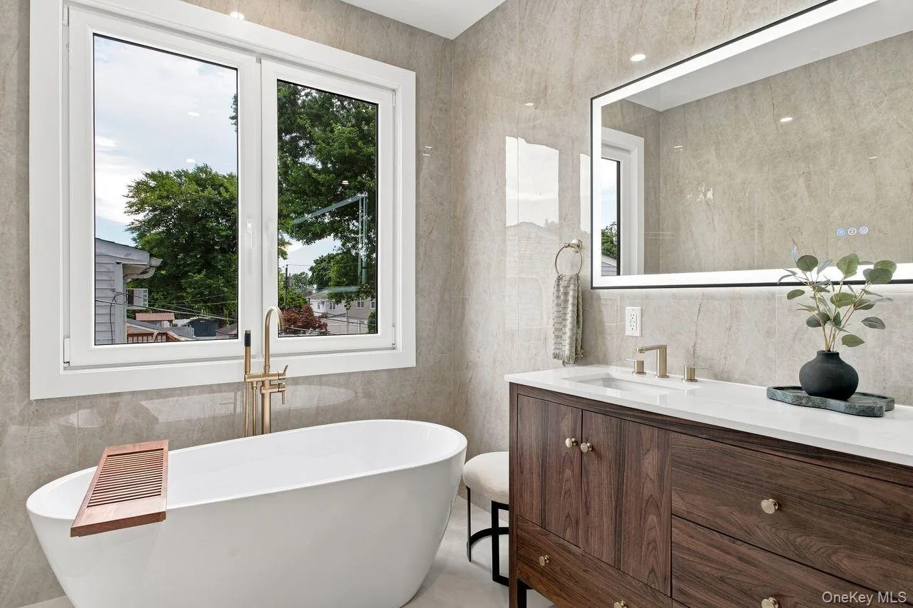 Soaking tub in Primary bathroom Soaking tub in Primary bathroom