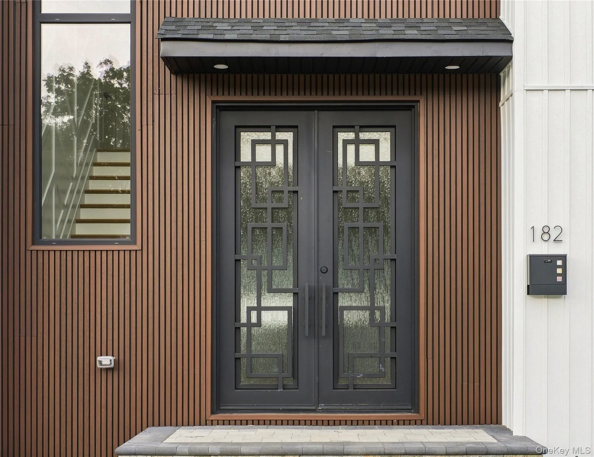 BEAUTIFUL AND WARM FRONT EXTERIOR ENTRYWAY! BEAUTIFUL AND WARM FRONT EXTERIOR ENTRYWAY!