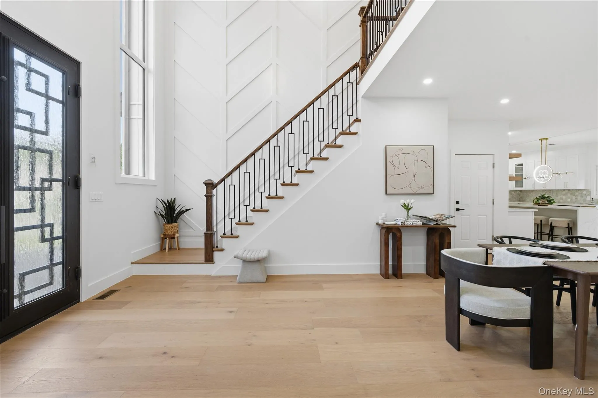 GRAND ENTRY! BEAUTIFUL CUSTOM MILL WORK THROUGHOUT! GRAND ENTRY! BEAUTIFUL CUSTOM MILL WORK THROUGHOUT!
