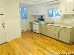 Kitchen w/gas range & refrigerator Kitchen w/gas range & refrigerator