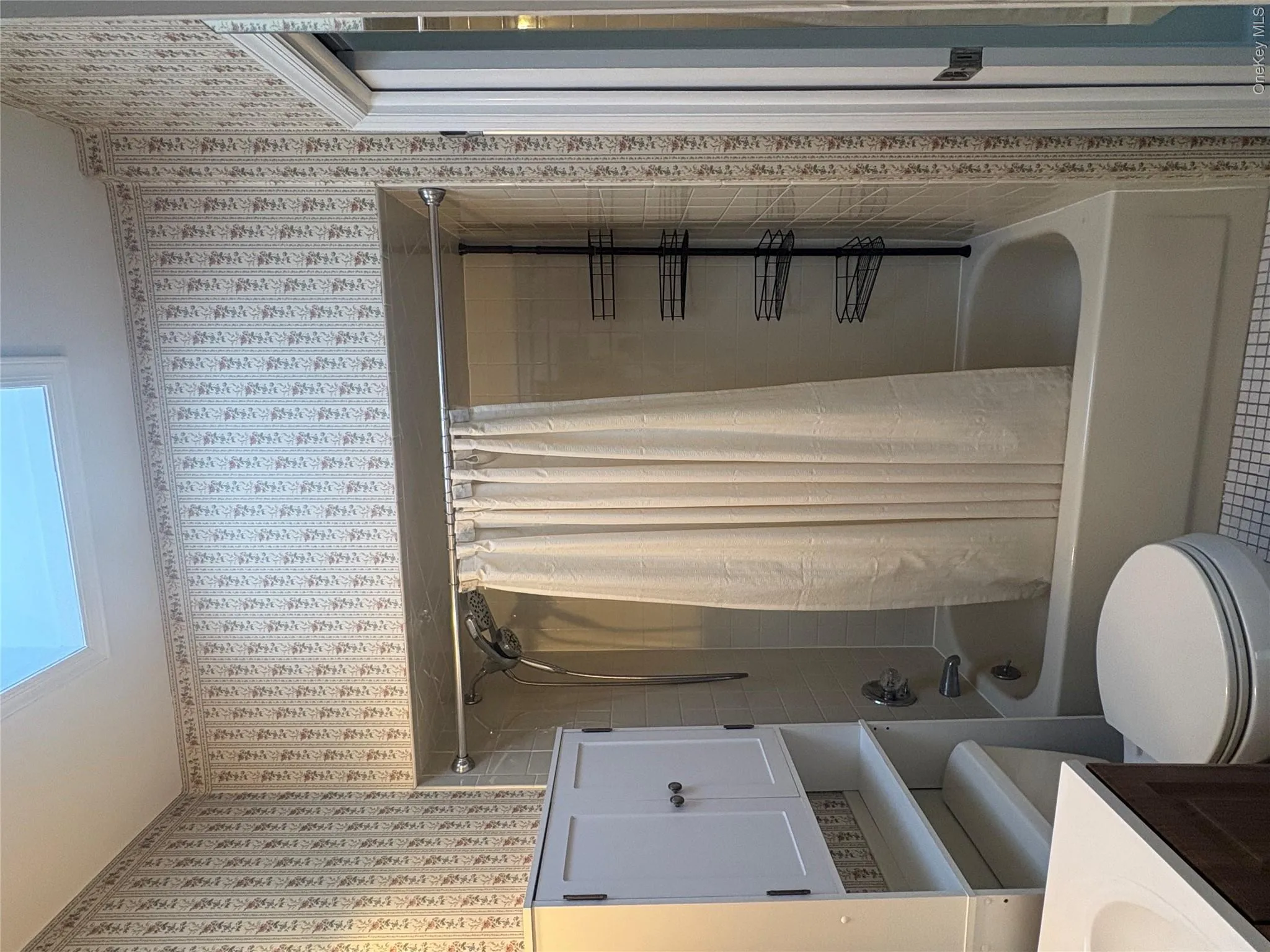 54 Old Brook Road, Huntington, NY, 1 Bedroom Bedrooms, 3 Rooms Rooms,1 BathroomBathrooms,Residential Lease,For Rent,Old Brook,0,987318 54 Old Brook Road, Huntington, NY, 1 Bedroom Bedrooms, 3 Rooms Rooms,1 BathroomBathrooms,Residential Lease,For Rent,Old Brook,0,987318