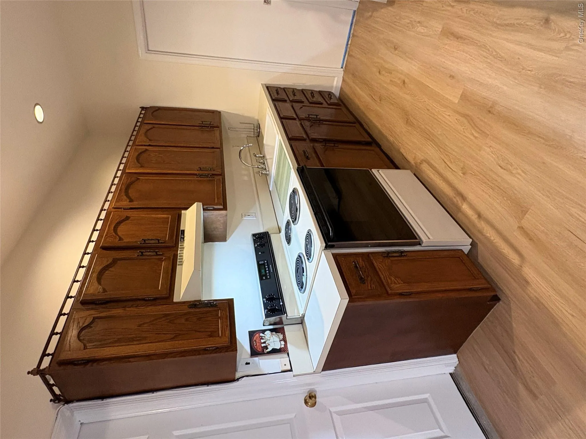 54 Old Brook Road, Huntington, NY, 1 Bedroom Bedrooms, 3 Rooms Rooms,1 BathroomBathrooms,Residential Lease,For Rent,Old Brook,0,987318 54 Old Brook Road, Huntington, NY, 1 Bedroom Bedrooms, 3 Rooms Rooms,1 BathroomBathrooms,Residential Lease,For Rent,Old Brook,0,987318