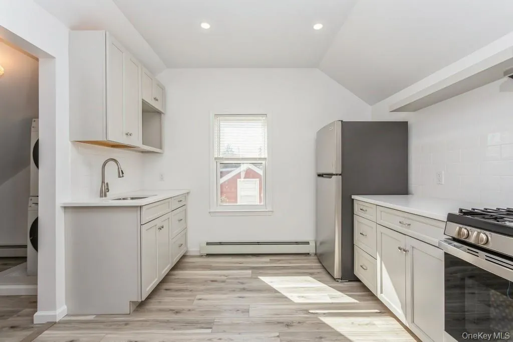 14 Stone Avenue, Greenburgh, NY, 1 Bedroom Bedrooms, 4 Rooms Rooms,1 BathroomBathrooms,Residential Lease,For Rent,Stone,0,987344 14 Stone Avenue, Greenburgh, NY, 1 Bedroom Bedrooms, 4 Rooms Rooms,1 BathroomBathrooms,Residential Lease,For Rent,Stone,0,987344