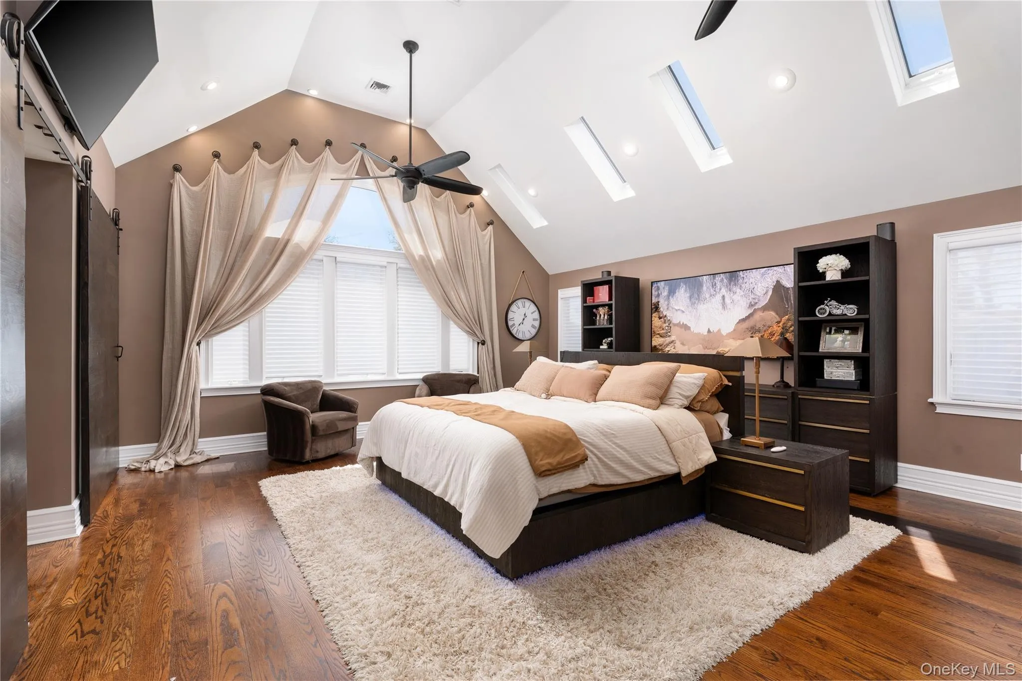 Luxurious Suite with wood floors, soaring ceilings and lots of natural light from skylights.. floating bed, darkening blinds, electric fireplace, barn door closets, 2 additional storage closets Luxurious Suite with wood floors, soaring ceilings and lots of natural light from skylights.. floating bed, darkening blinds, electric fireplace, barn door closets, 2 additional storage closets