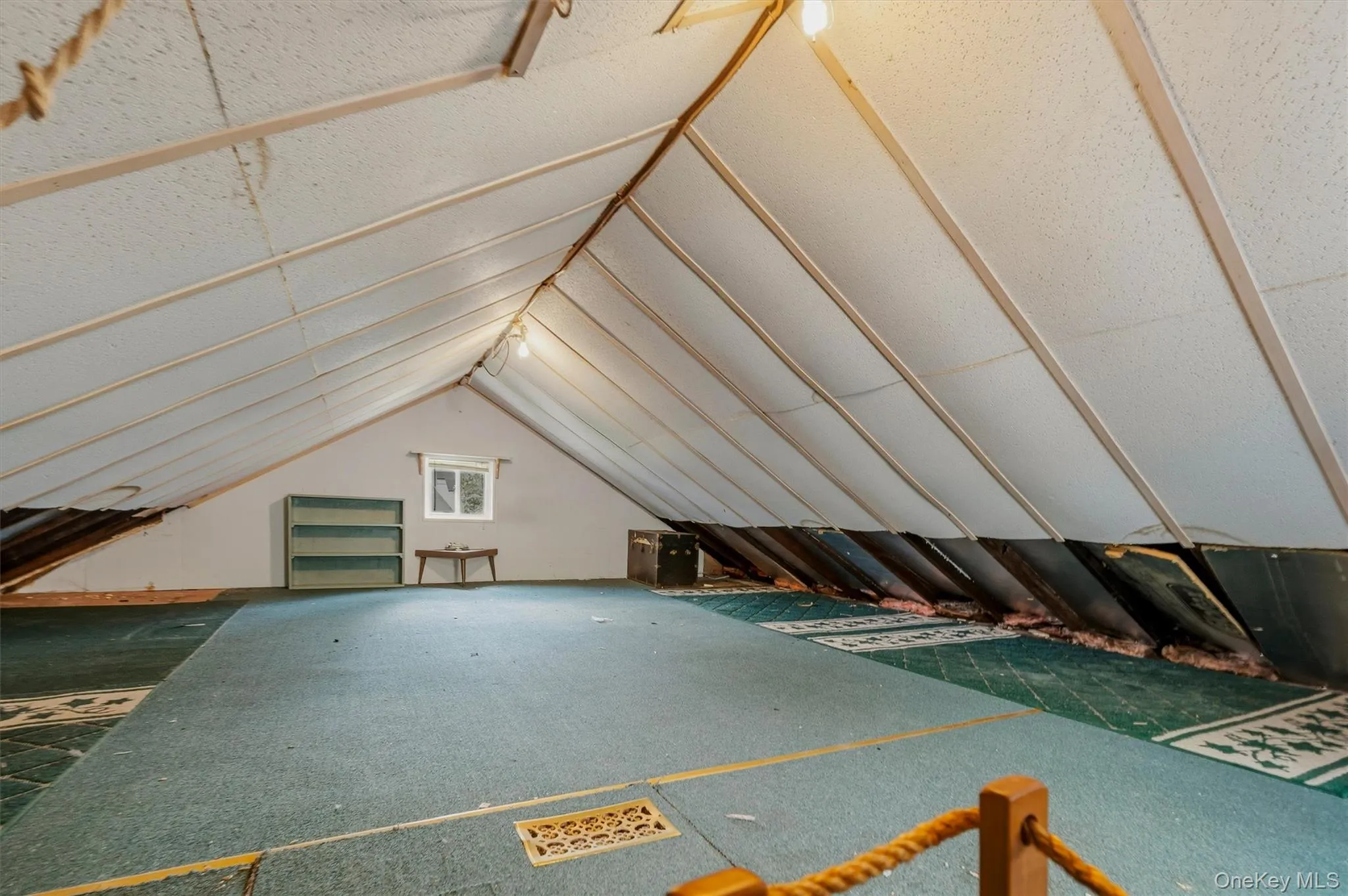Plenty of storage space with comfortable standing room Plenty of storage space with comfortable standing room