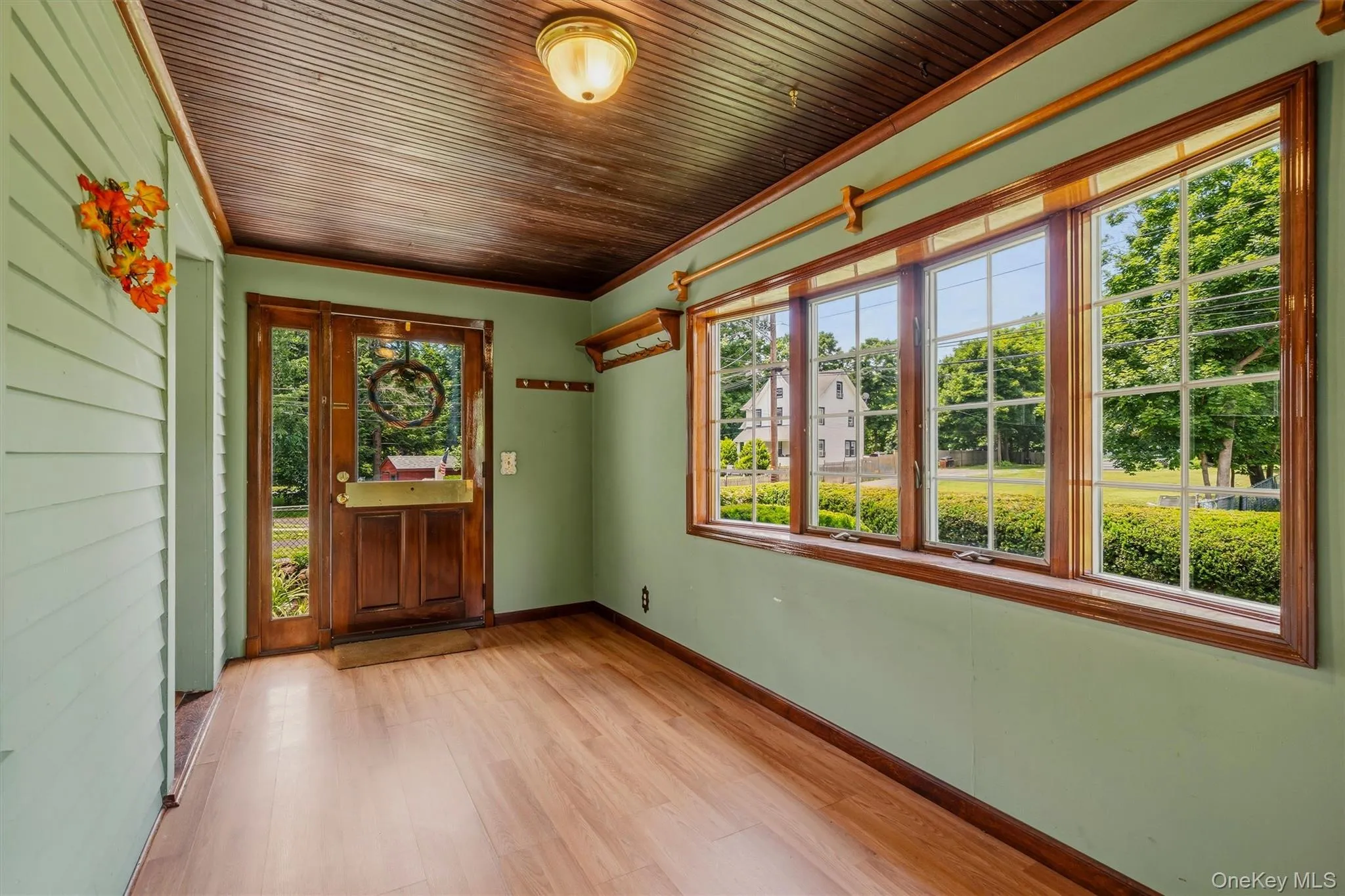 Step inside this versatile, sun drenched space. Perfect for quiet work space, playroom, etc Step inside this versatile, sun drenched space. Perfect for quiet work space, playroom, etc