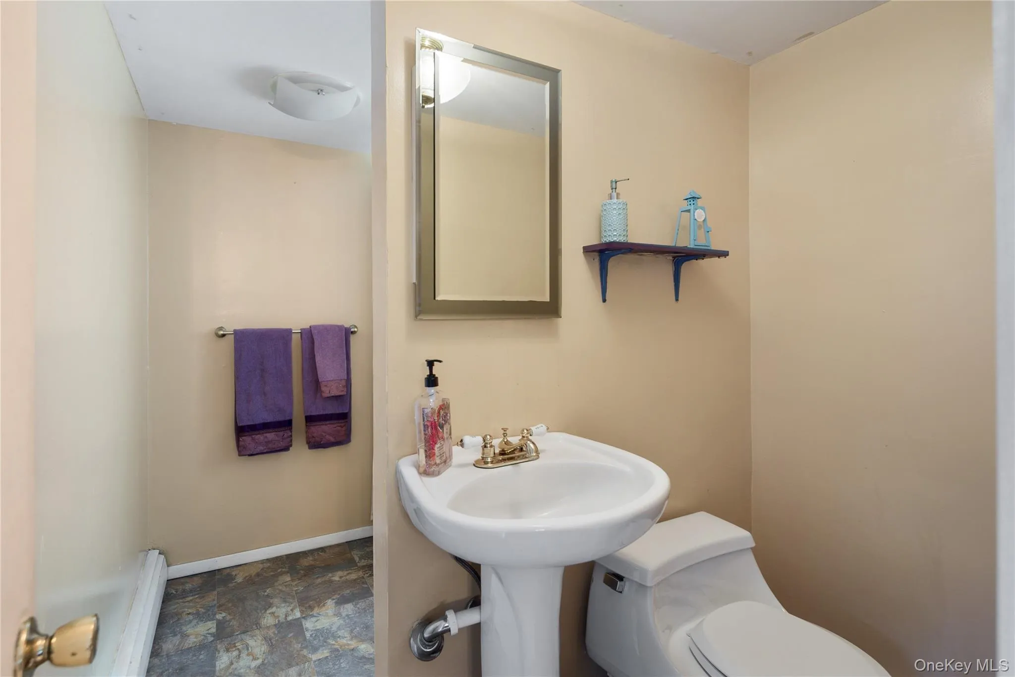 Full bath in studio rental Full bath in studio rental