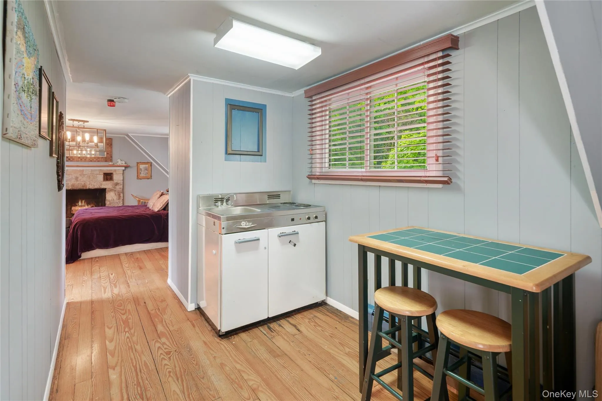 Eat-in kitchenette in studio rental Eat-in kitchenette in studio rental