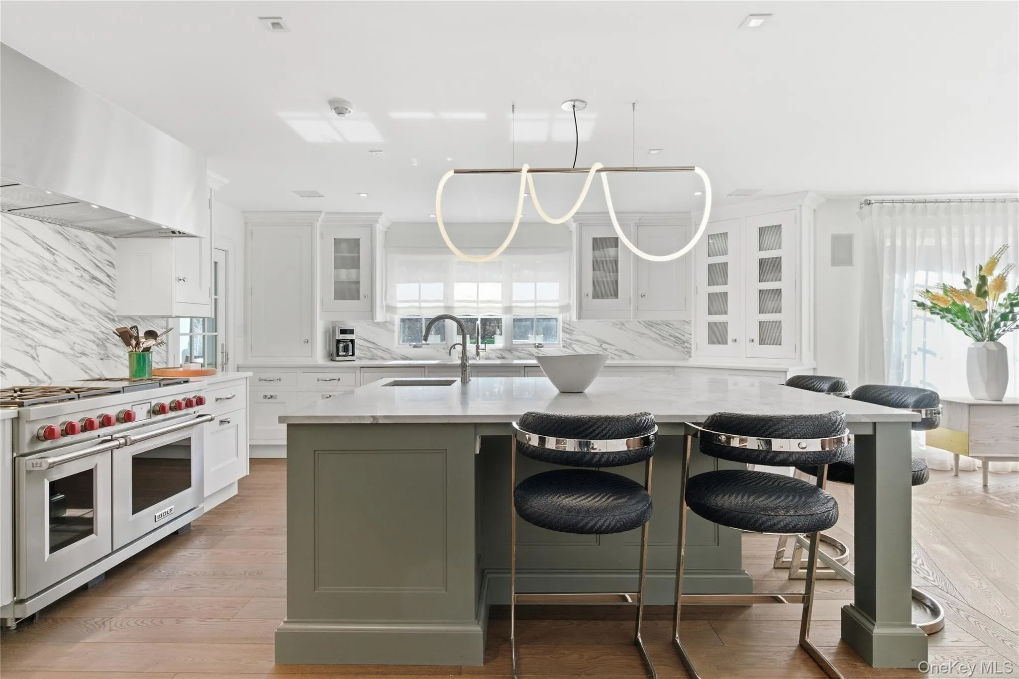 Top Appliances-Generous Center Island Top Appliances-Generous Center Island
