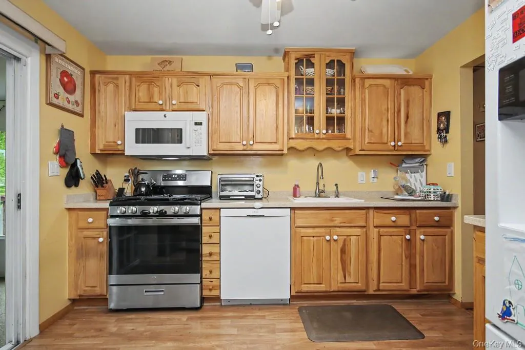 35 Sengstacken Drive, Stony Point, NY, 3 Bedrooms Bedrooms, 10 Rooms Rooms,1 BathroomBathrooms,Residential,For Rent,Sengstacken,0,987387 35 Sengstacken Drive, Stony Point, NY, 3 Bedrooms Bedrooms, 10 Rooms Rooms,1 BathroomBathrooms,Residential,For Rent,Sengstacken,0,987387