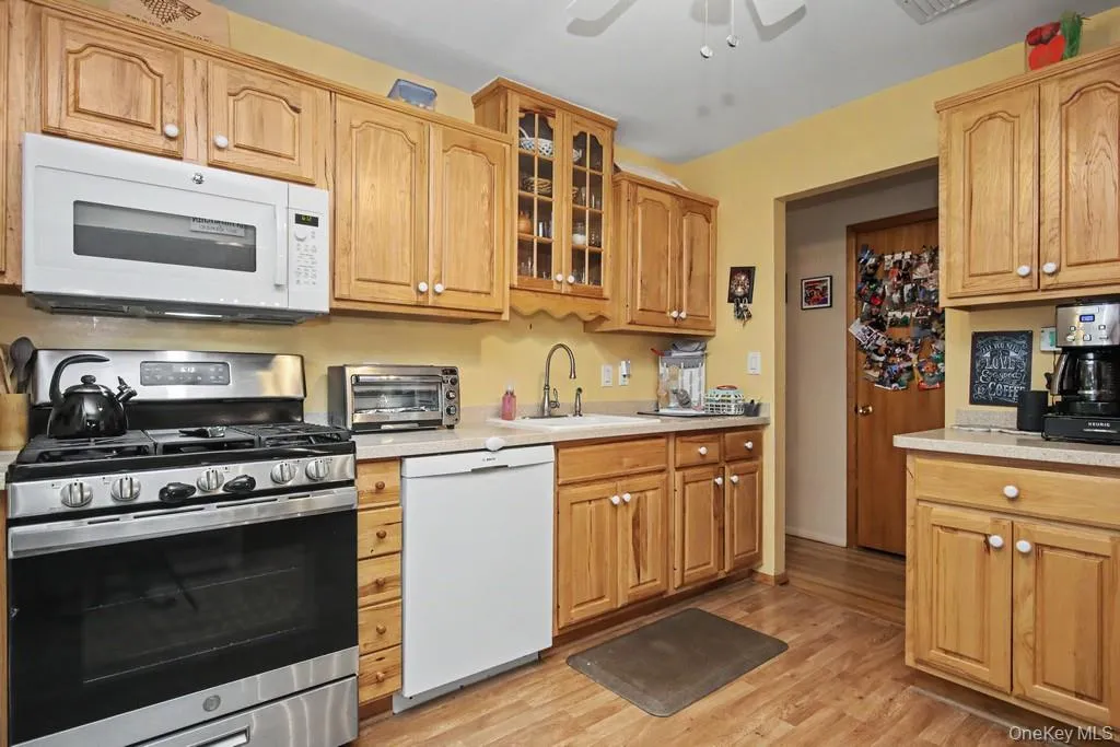 35 Sengstacken Drive, Stony Point, NY, 3 Bedrooms Bedrooms, 10 Rooms Rooms,1 BathroomBathrooms,Residential,For Rent,Sengstacken,0,987387 35 Sengstacken Drive, Stony Point, NY, 3 Bedrooms Bedrooms, 10 Rooms Rooms,1 BathroomBathrooms,Residential,For Rent,Sengstacken,0,987387