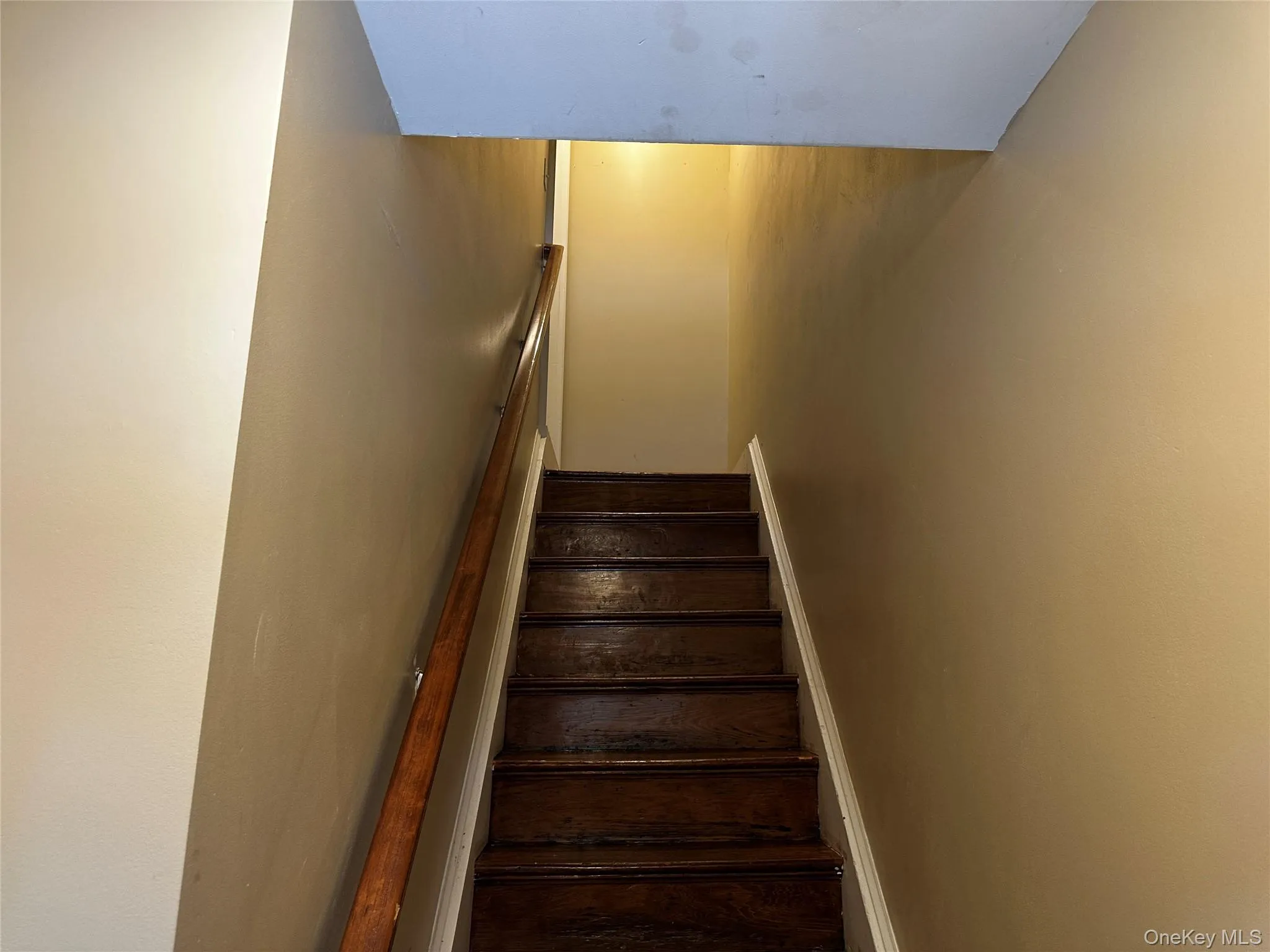 Enter the front door and proceed up-stairs to apartment. Enter the front door and proceed up-stairs to apartment.
