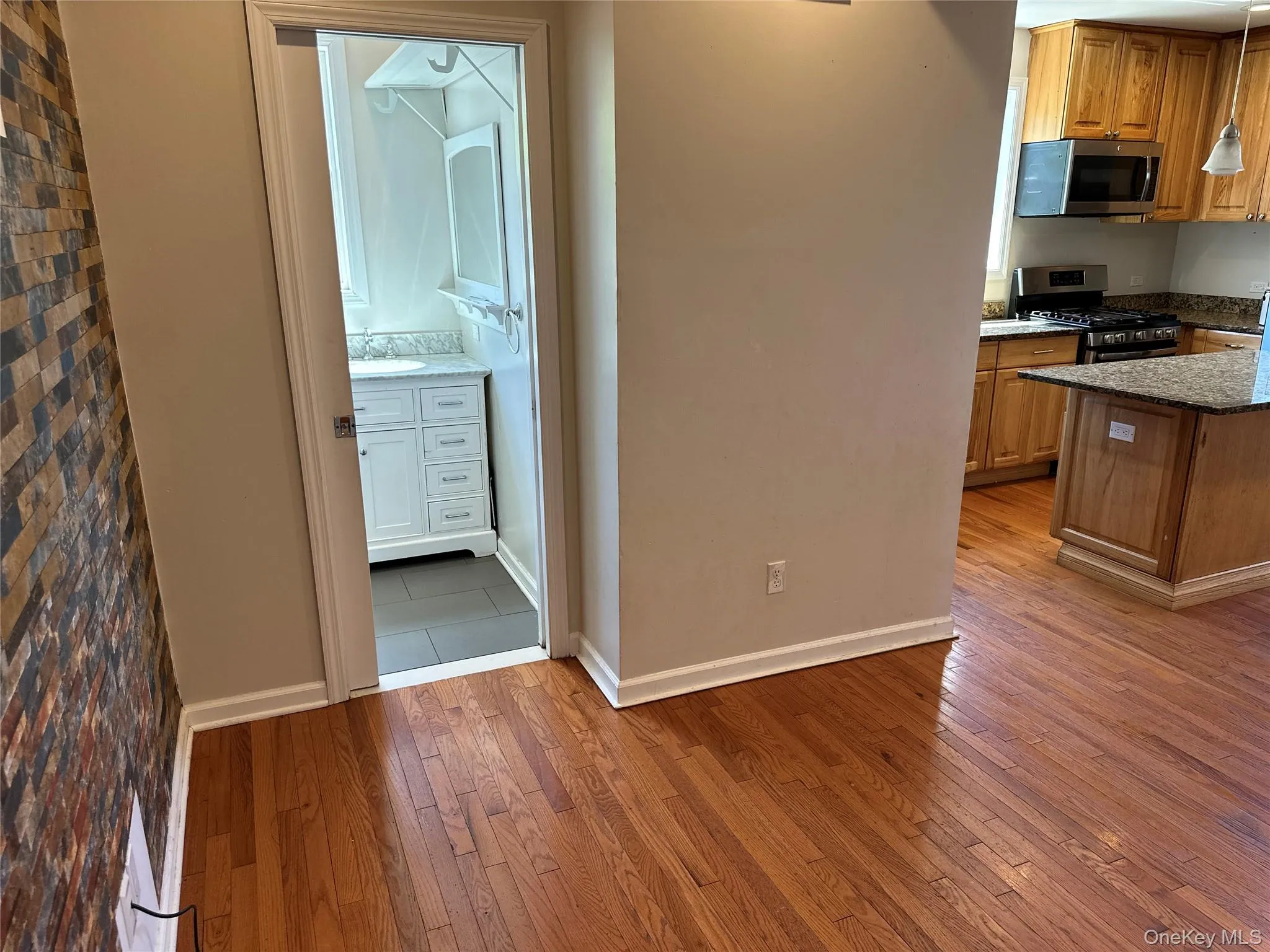 Full Bath to the left of unit door when you enter. Full Bath to the left of unit door when you enter.